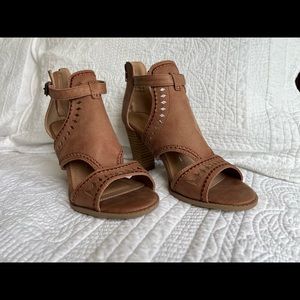 Women’s Report Footwear Neutral Heels
